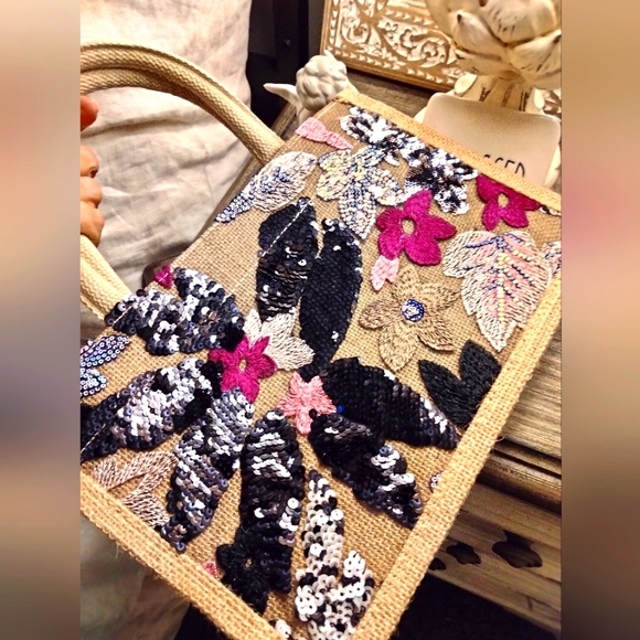 New Item - Tastefully heavily sequined bag Perfect size Great colors 2 avail - Picture 1 of 5